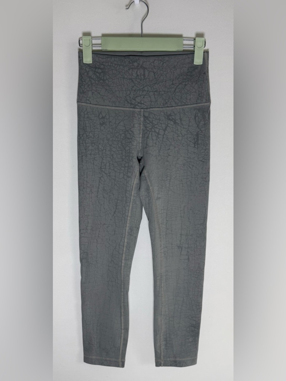 Lululemon Leggings High Rise Yoga Pants • Women’s size 4